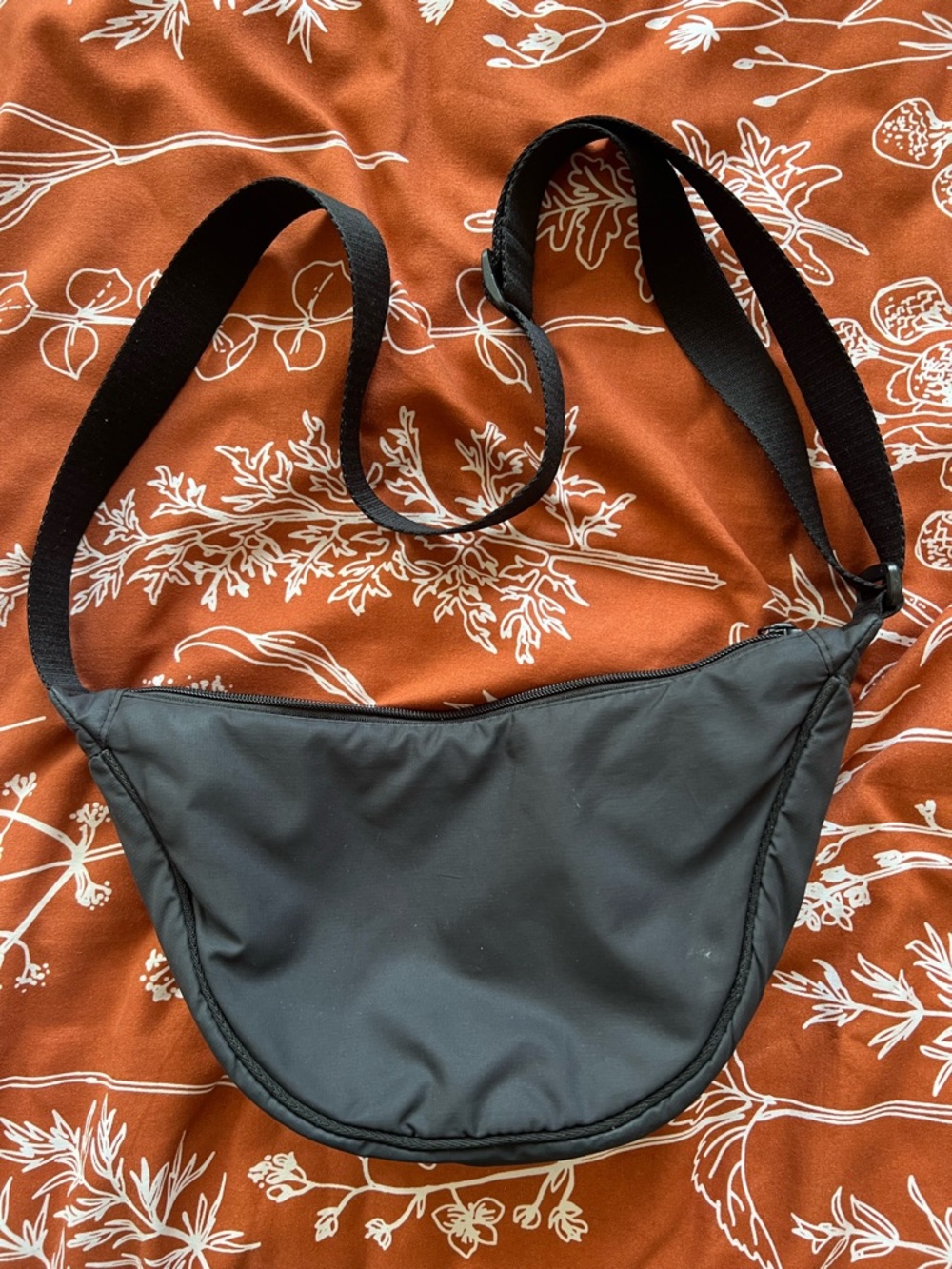 Uniqlo Black crescent bag - Picture 3 of 5
